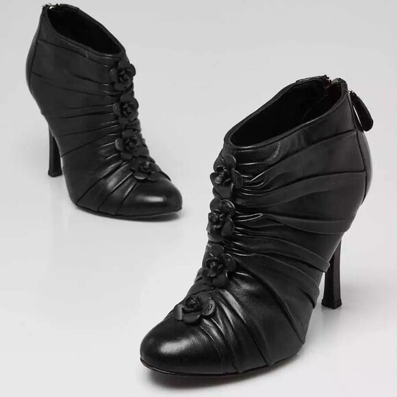 Chanel Black Leather Camellia Flowers Cap Toe Booties Size 6.5/37 595-050725 - Picture 1 of 4